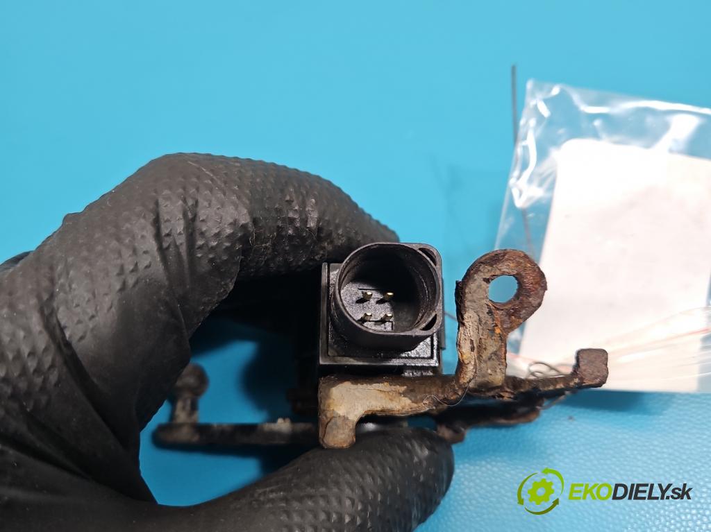 Audi A6 C7 2011-2018 3.0 TDI 204 HP automatic 150 kW 2967 cm3 5- snímač nastavenia xenon 1T0907503B (Snímač)