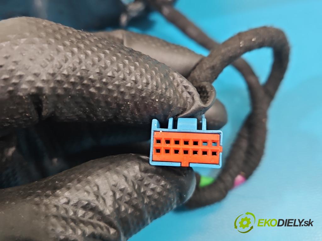 Volvo V50 2.0d 136hp manual 100 kW 1997 cm3 5- zpětné zrcátko pravé  (Klika dveří ostatní)