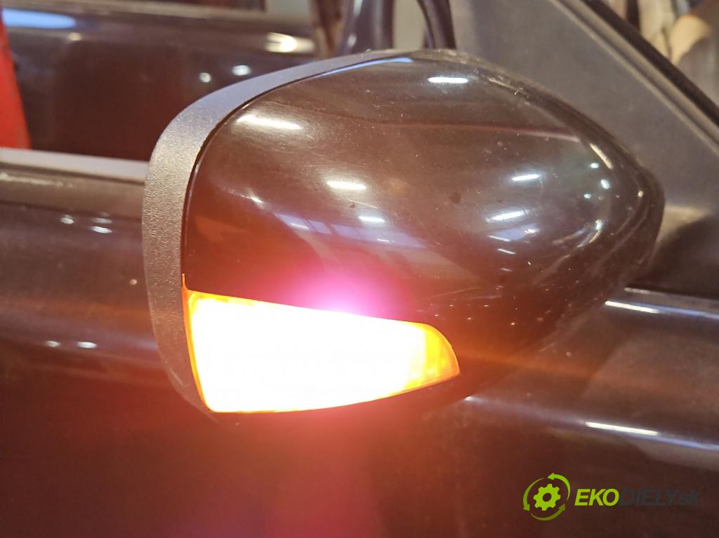 Volvo V50 2.0d 136hp manual 100 kW 1997 cm3 5- zpětné zrcátko pravé  (Klika dveří ostatní)