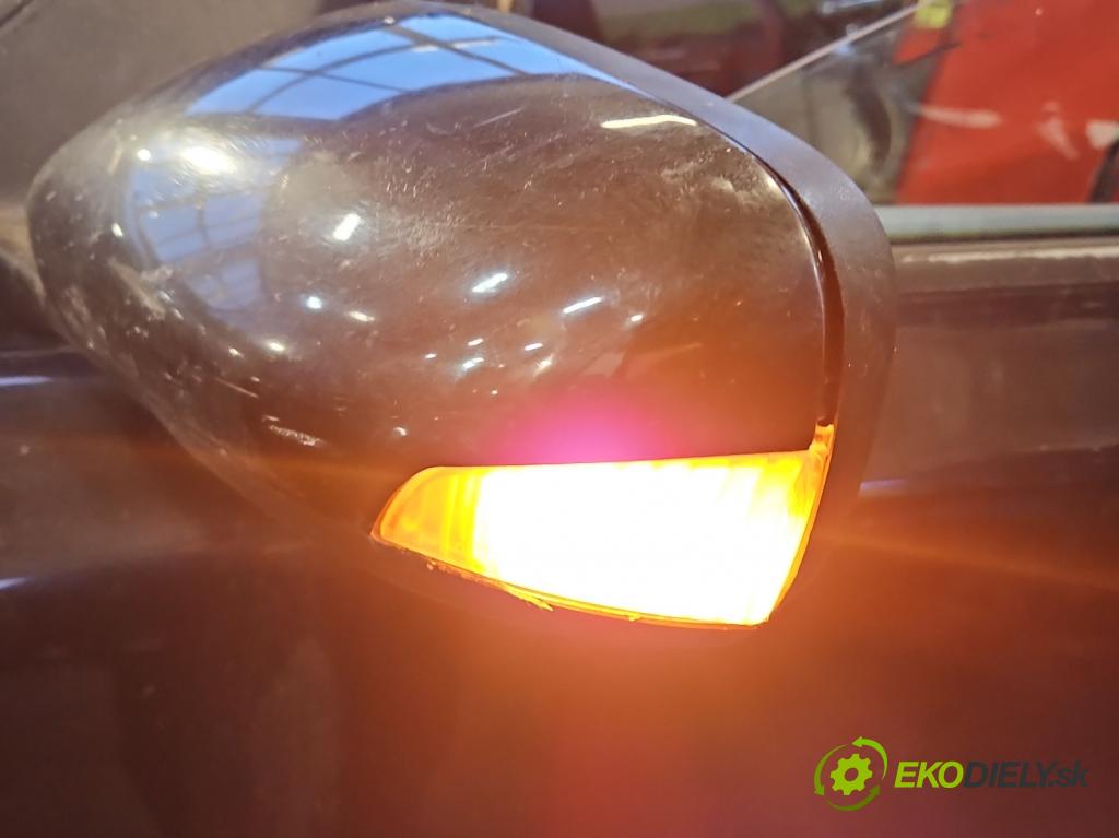 Volvo V50 2.0d 136 HP manual 100 kW 1997 cm3 5- zrkadlo ľavé  (Kľučka dverí ostatné)