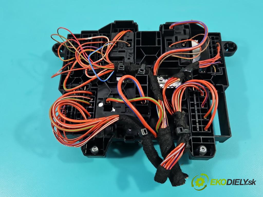 Mercedes CLA C118/X118 2019-2025 1.3b: 163 hp automatic 120 kW 1300 cm3 4- skříňka pojistková A1779061002 (Pojistková skříňka)