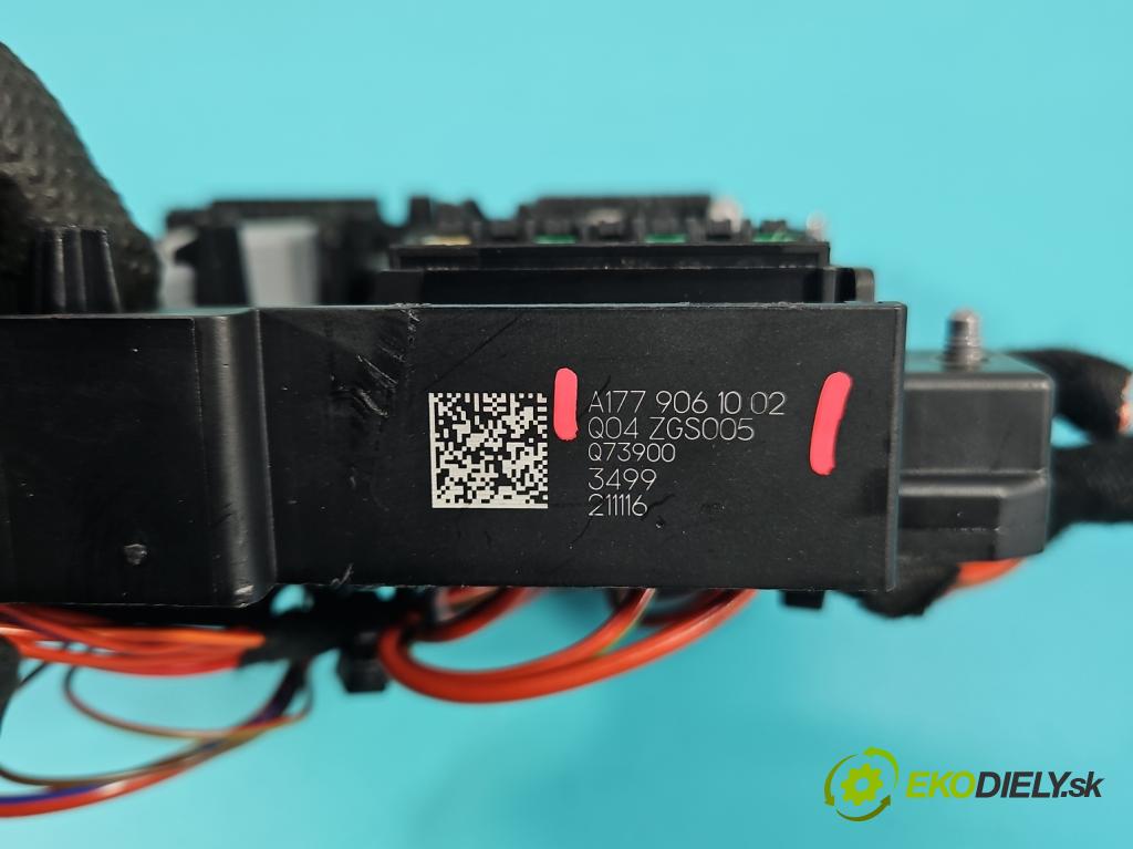 Mercedes CLA C118/X118 2019-2025 1.3b: 163 hp automatic 120 kW 1300 cm3 4- skříňka pojistková A1779061002 (Pojistková skříňka)