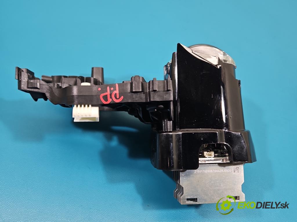 Mercedes CLA C118/X118 2019-2025 1.3b: 163 HP automatic 120 kW 1300 cm3 4- Šošovka reflektor: pravej časti