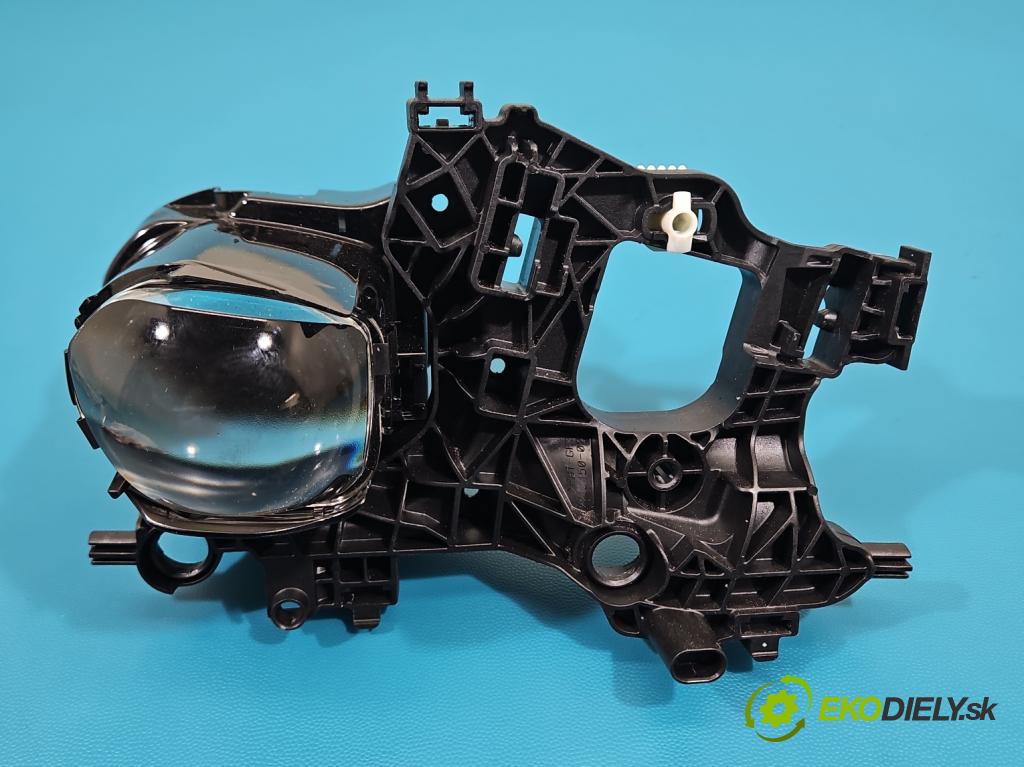 Mercedes CLA C118/X118 2019-2025 1.3b: 163 HP automatic 120 kW 1300 cm3 4- Šošovka reflektor: pravej časti