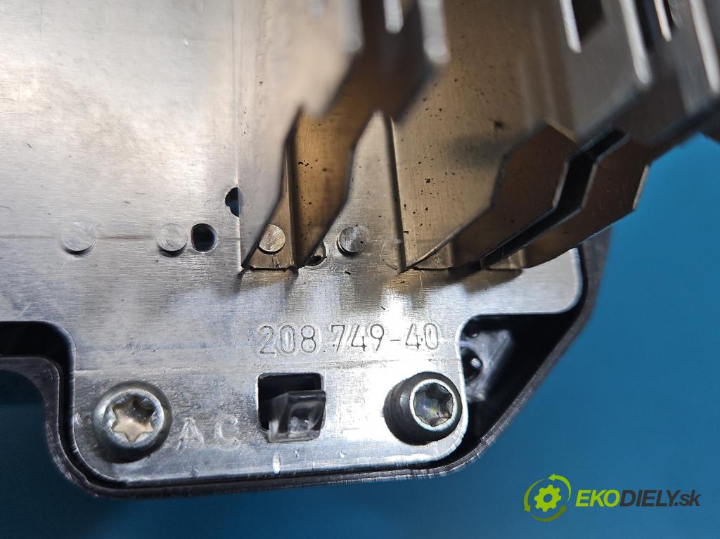 Mercedes CLA C118/X118 2019-2025 1.3b: 163 HP automatic 120 kW 1300 cm3 4- Šošovka reflektor: pravej časti