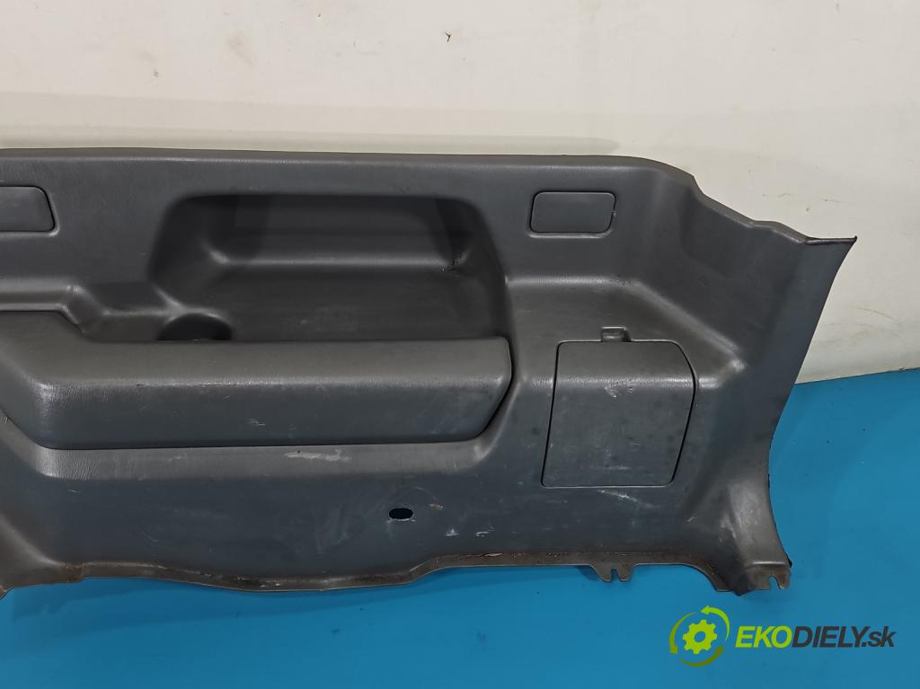 Suzuki JIMNY III 1998-2018 1.3 16V VVT 80 HP manual 59 kW 1298 cm3 3- Čalounictví: kufra: pravé 76211-81A00