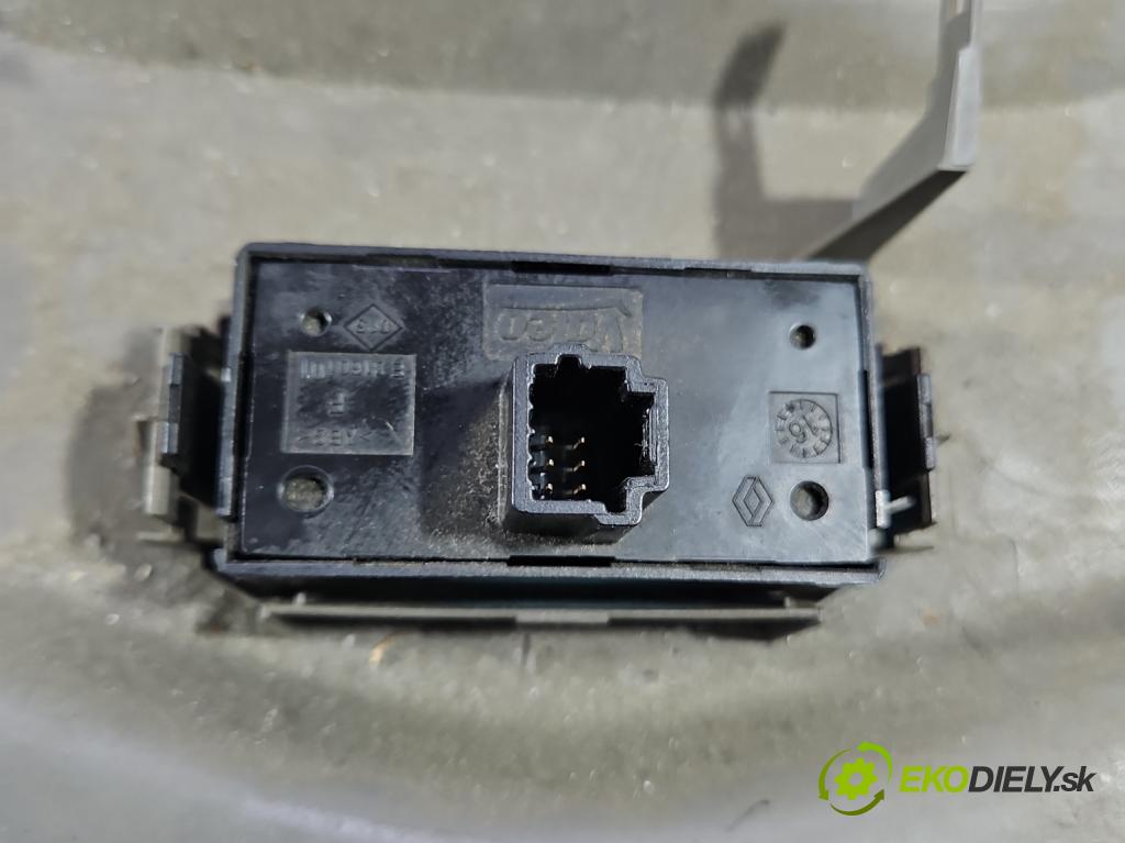 Renault Master III 2010-2024 2.3 dci 163 HP manual 120 kW 2299 cm3 5- svetlo / reflektor interiéra 96982-8546R