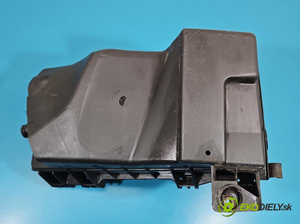 Audi A3 8L 1996-2003 1.8 T 150 HP automatic 110 kW 1781 cm3 3- obal filtra vzduchu 8L0133837B (Obal vzduchového filtra)