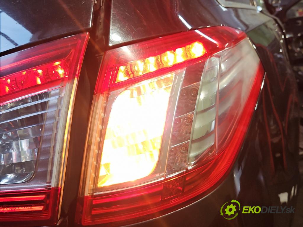 Peugeot 508 I 2010-2018 2.0 HDI 163 HP manual 120 kW 1997 cm3 5- svetlo / reflektor zadné pravé 9686779680 (Kľučka dverí ostatné)