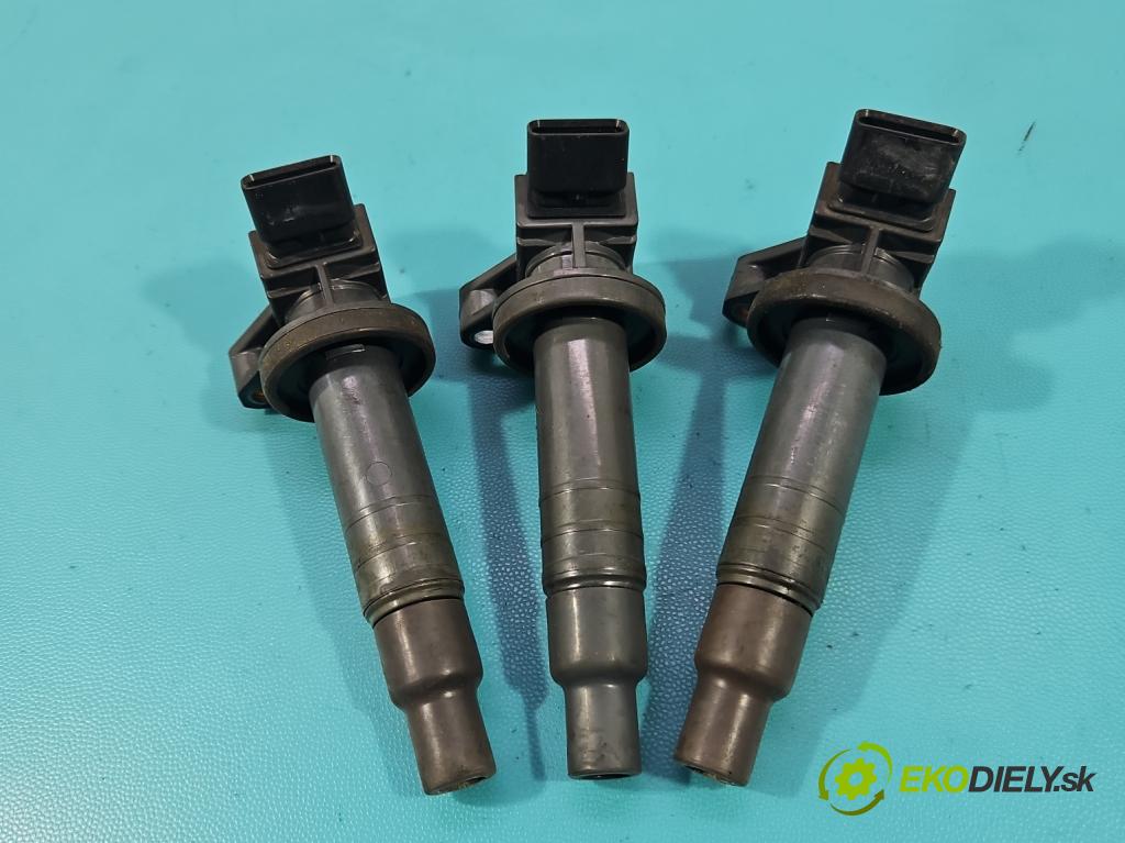 Toyota Yaris II 2005-2011 1.0 vvti 69KM manual 51 kW 998 cm3 3- cievka zapaľovacia 90919-02239 (Zapaľovacia cievka)