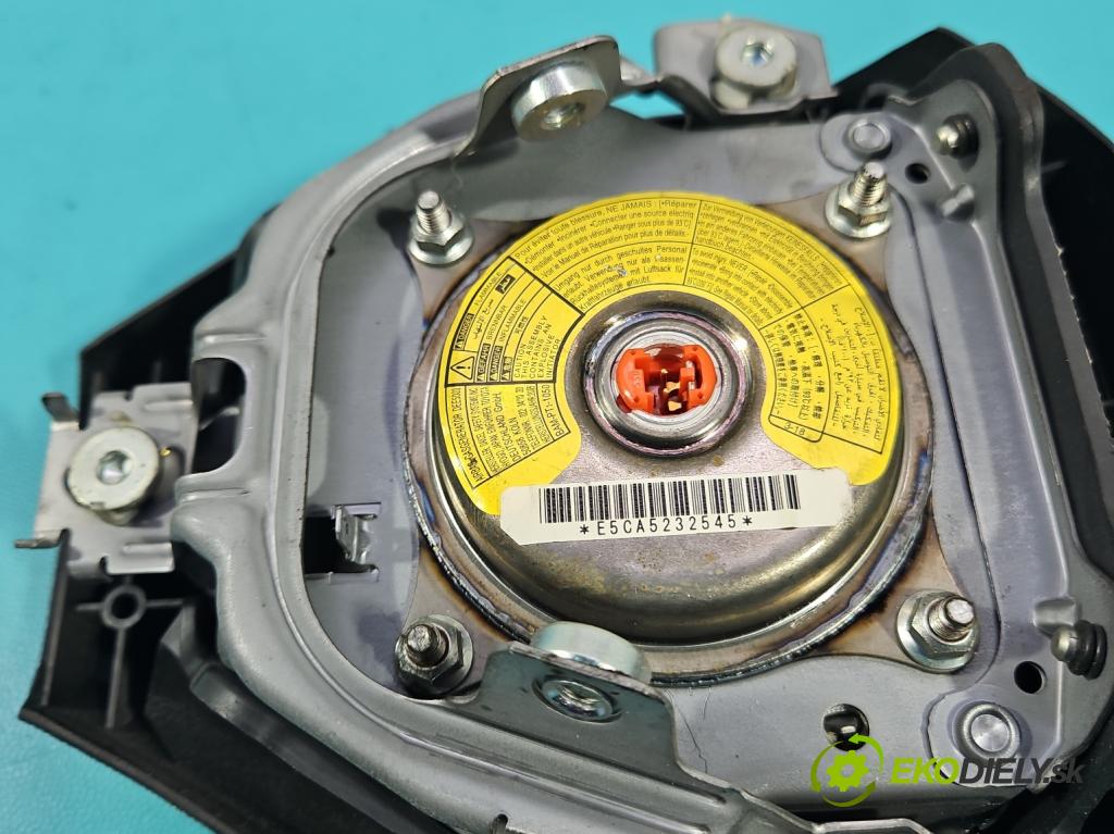 Toyota Yaris II 2005-2011 1.0 vvti 69KM manual 51 kW 998 cm3 3- airbag vzduch: Řidiči: (Airbag)