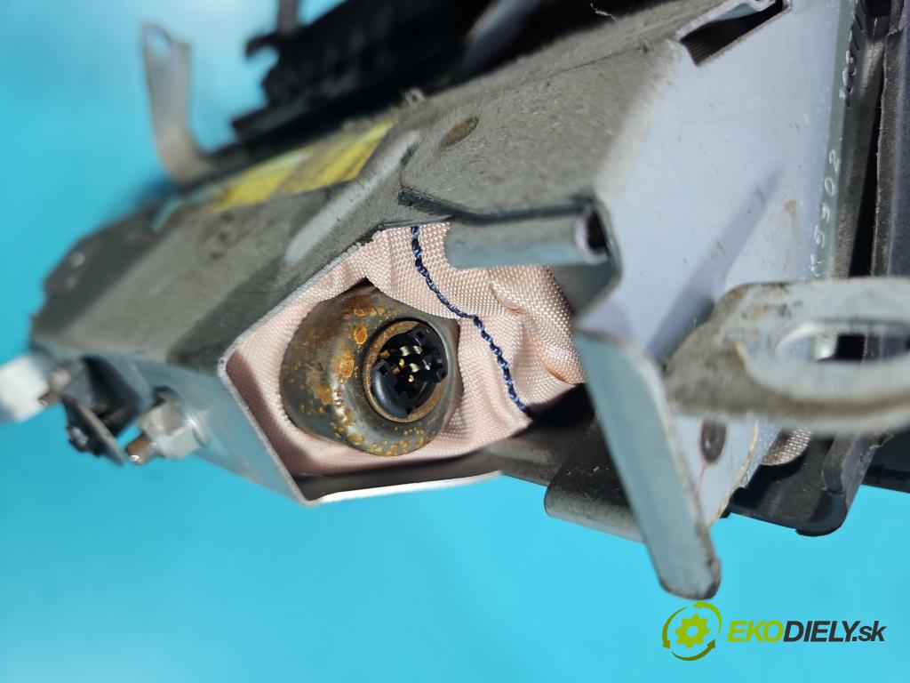 Toyota Yaris II 2005-2011 1.0 vvti 69KM manual 51 kW 998 cm3 3- Polštář: vzduch: