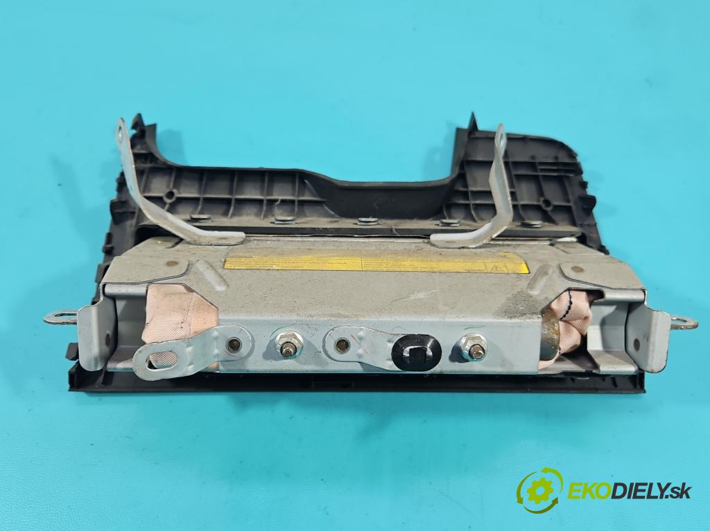 Toyota Yaris II 2005-2011 1.0 vvti 69KM manual 51 kW 998 cm3 3- Polštář: vzduch: