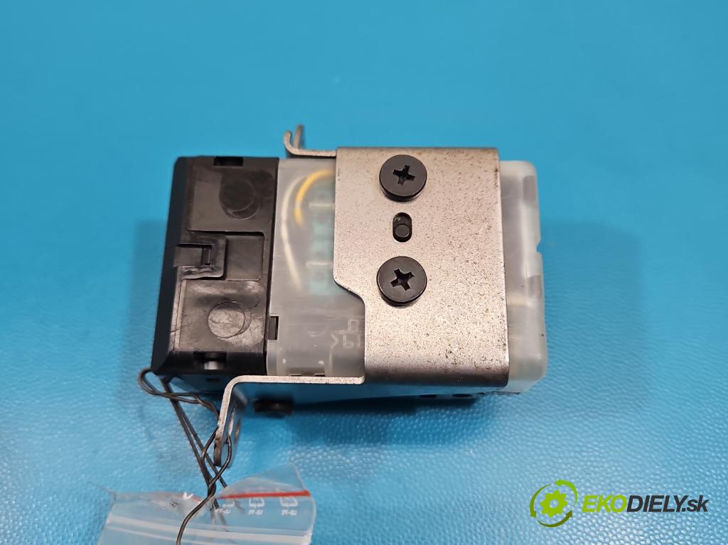 Toyota Prius II XW20 2003-2009 1.5b: 77 HP automatic 57 kW 1497 cm3 5- Spínačka 626399-000 (Spínacia skrinka)