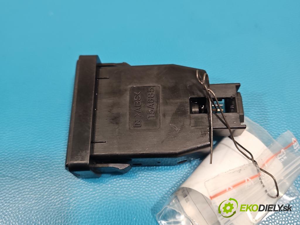 Toyota Prius II XW20 2003-2009 1.5b: 77 HP automatic 57 kW 1497 cm3 5- prepínač brzda: ručný 15A685 (Prepínacie páčky pod volantom)