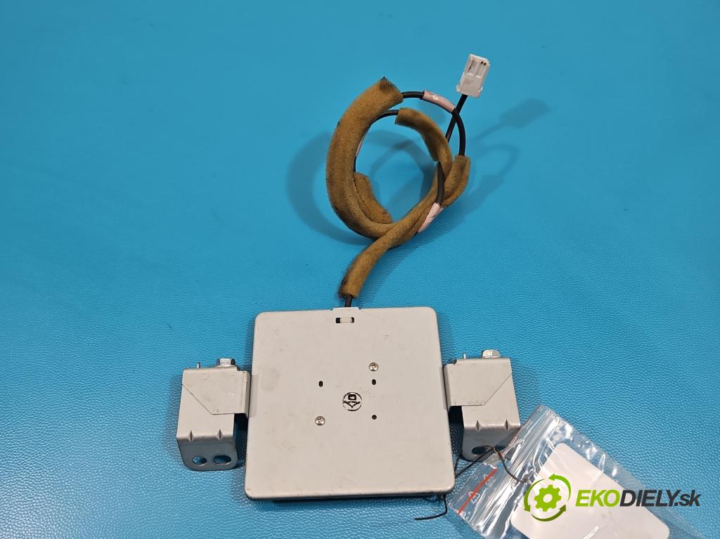 Toyota Prius II XW20 2003-2009 1.5b: 77 HP automatic 57 kW 1497 cm3 5- Antena 86860-47060