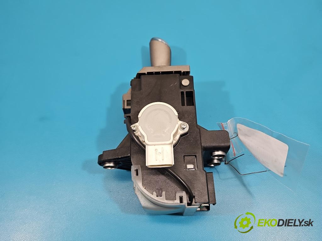 Toyota Prius II XW20 2003-2009 1.5b: 77 HP automatic 57 kW 1497 cm3 5- Páka: Změny: stupeň,rýchlosť  (Rýchlostná páka (kulisa))