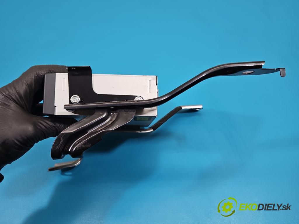 Toyota Prius II XW20 2003-2009 1.5b: 77 hp automatic 57 kW 1497 cm3 5- Měnič: cd 86841-47050 (CD měnič)