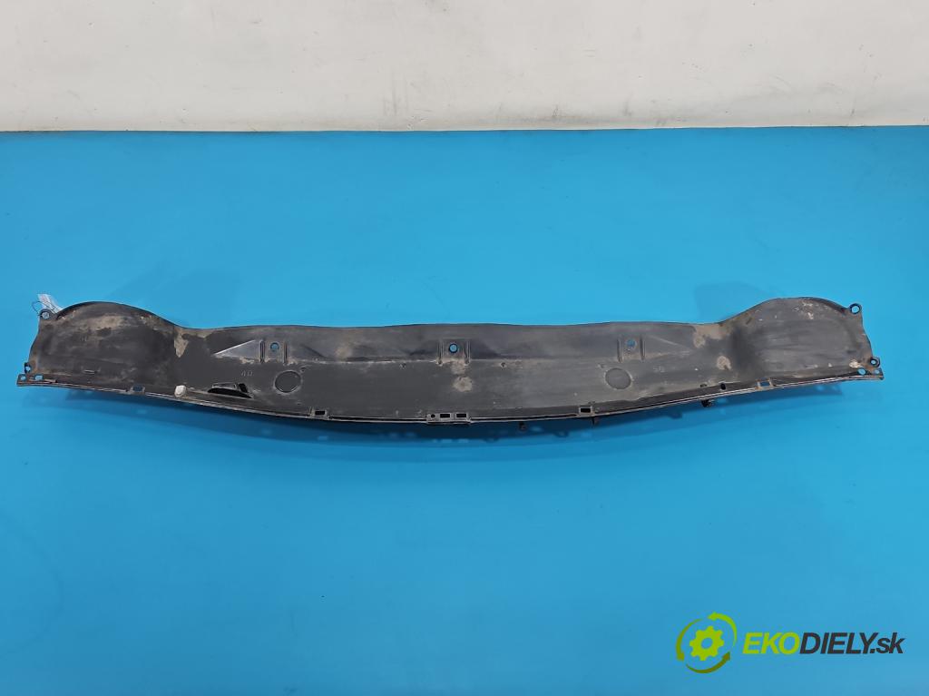 Toyota Prius II XW20 2003-2009 1.5b: 77 hp automatic 57 kW 1497 cm3 5- torpédo  (Plast pod čelním sklem)