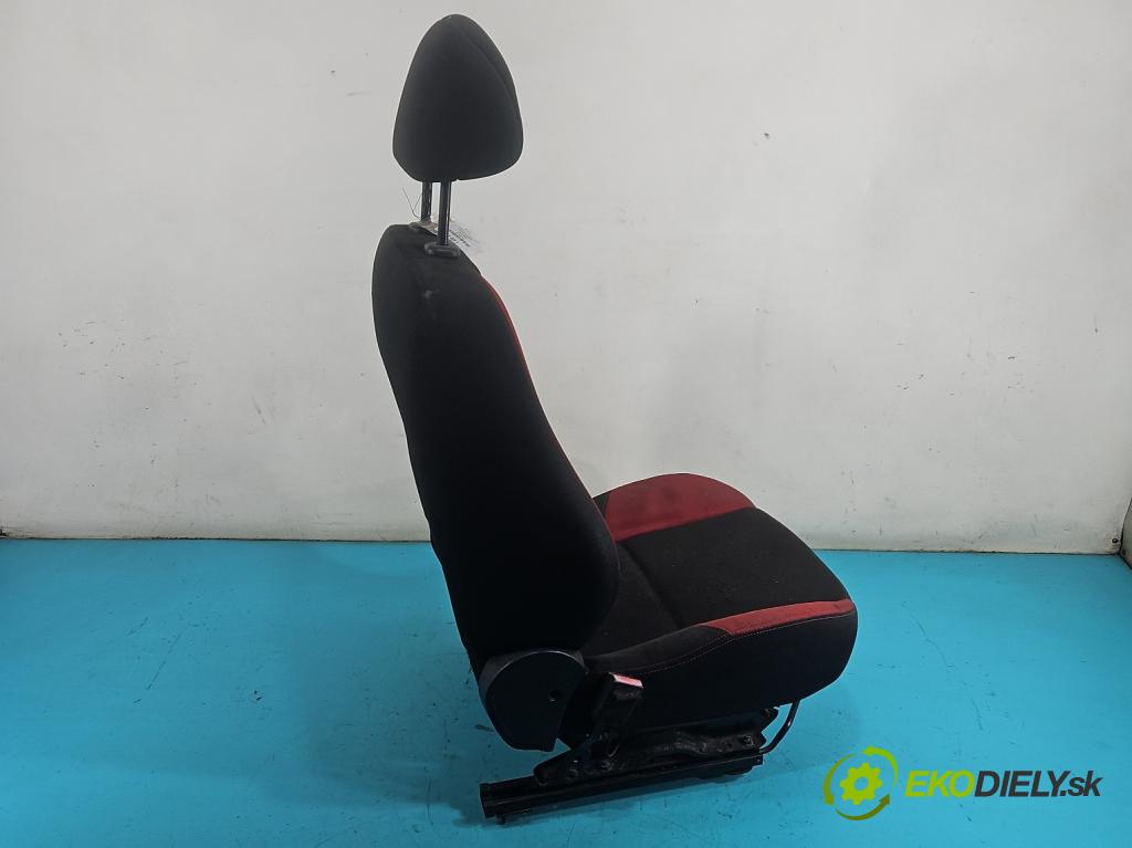 Peugeot 207 1.6 hdi 90 hp manual 66 kW 1599 cm3 5- Sedadlo levý  (Sedadlo)