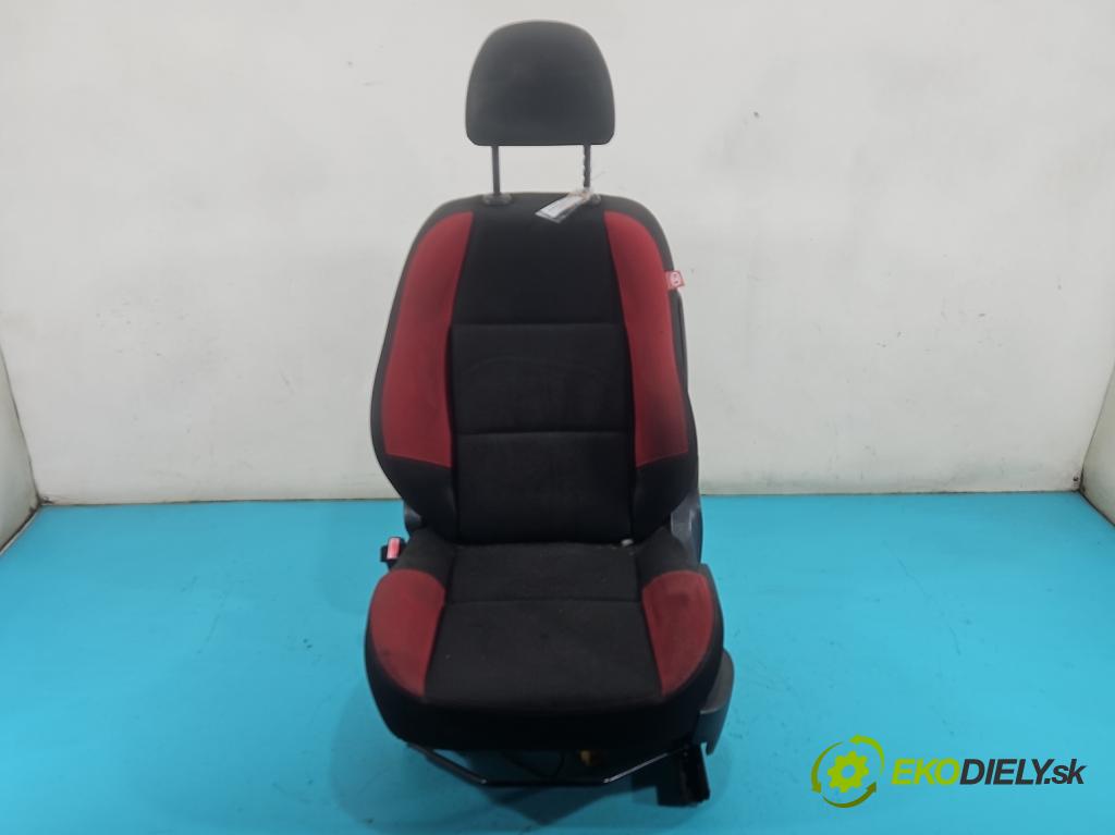 Peugeot 207 1.6 hdi 90 hp manual 66 kW 1599 cm3 5- Sedadlo levý  (Sedadlo)