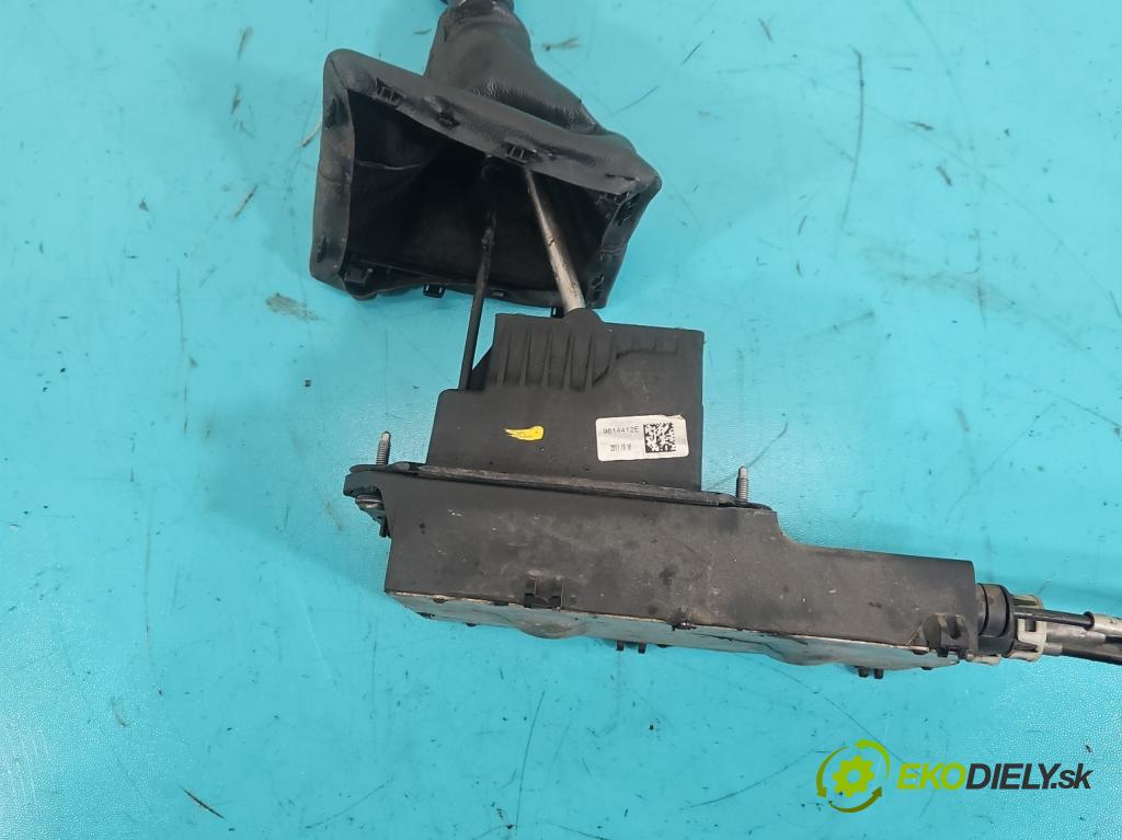 Peugeot 508 I 2010-2018 2.0 HDI 163 HP manual 120 kW 1997 cm3 5- Páka: Změny: stupeň,rýchlosť 9614412E (Rýchlostná páka (kulisa))