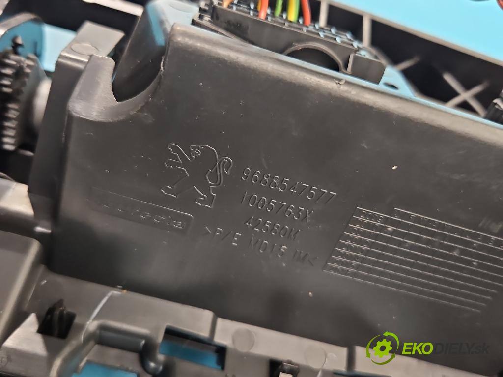 Peugeot 508 I 2010-2018 2.0 HDI 163 HP manual 120 kW 1997 cm3 5- operadlo 9686452980 (Lakťová opierka)