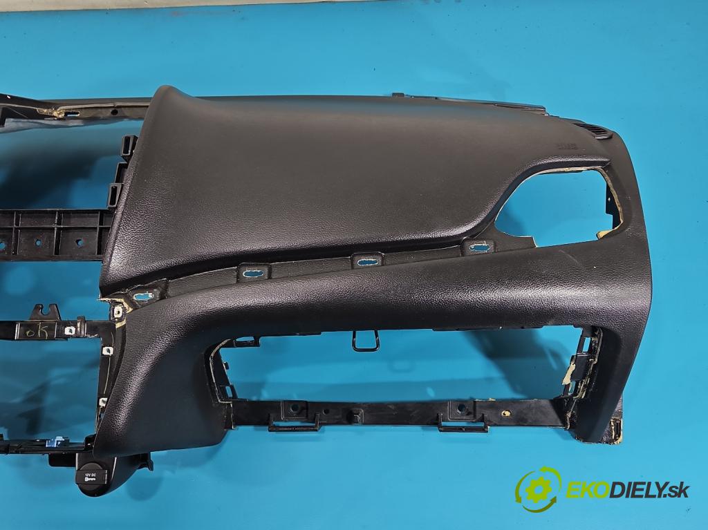 Fiat Freemont 2.0 JTD 170 hp automatic 125 kW 1956 cm3 5- kokpit,přistrojova deska