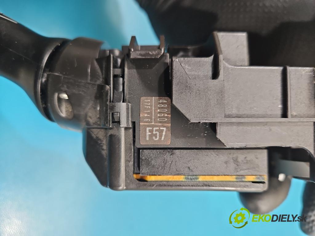 Toyota Prius II XW20 2003-2009 1.5b: 77 HP automatic 57 kW 1497 cm3 5- prepínač komplex: 42100-17F220 (Prepínacie páčky pod volantom)