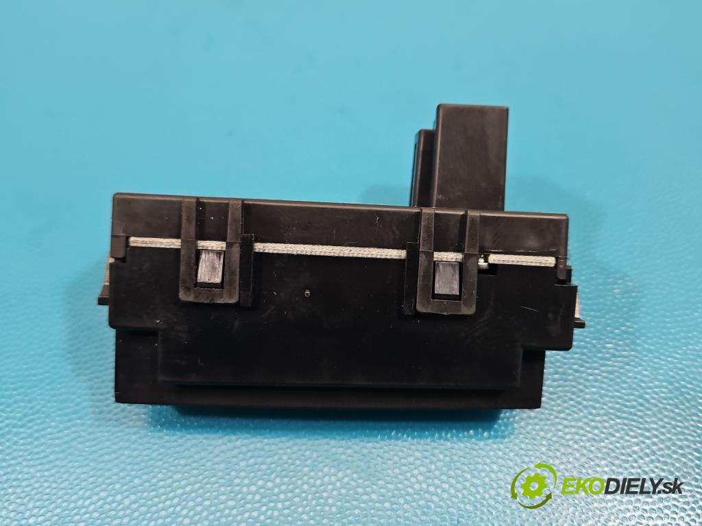 Toyota Prius II XW20 2003-2009 1.5b: 77 HP automatic 57 kW 1497 cm3 5- Zobrazit: 83910-47040 (Prístrojová doska)