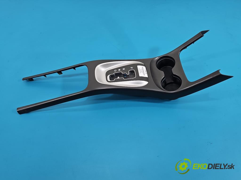 Fiat Freemont 2.0 JTD 170 HP automatic 125 kW 1956 cm3 5- Rukojeť: na nápoje: 1QG55JXP (Držiak (úchyt) na nápoje)