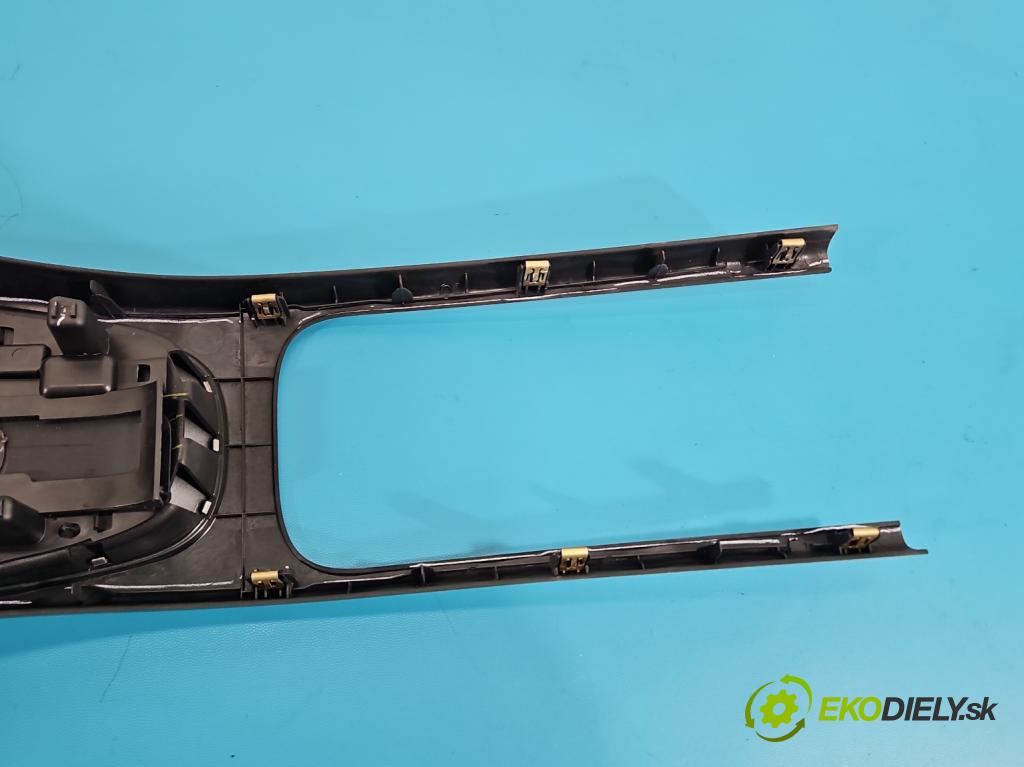 Fiat Freemont 2.0 JTD 170 HP automatic 125 kW 1956 cm3 5- Rukojeť: na nápoje: 1QG55JXP (Držiak (úchyt) na nápoje)