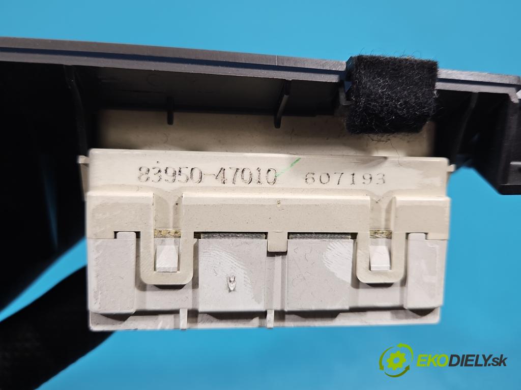 Toyota Prius II XW20 2003-2009 1.5b: 77 HP automatic 57 kW 1497 cm3 5- Zobrazit: 55410-47040 (Prístrojová doska)