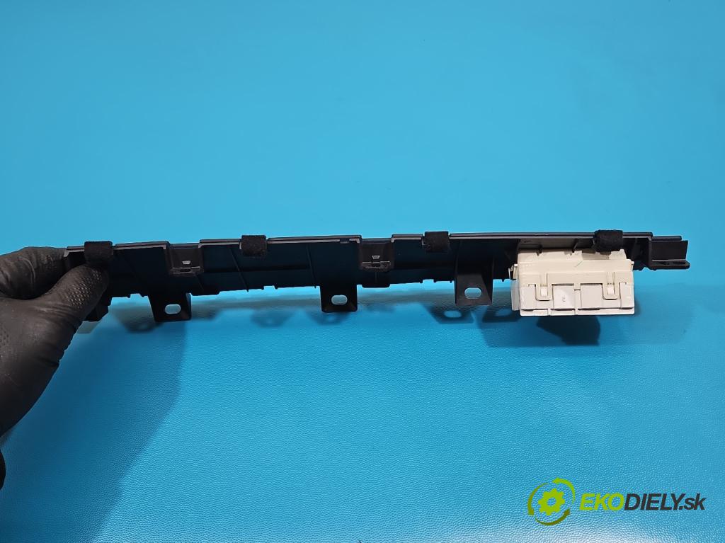 Toyota Prius II XW20 2003-2009 1.5b: 77 HP automatic 57 kW 1497 cm3 5- Zobrazit: 55410-47040 (Prístrojová doska)