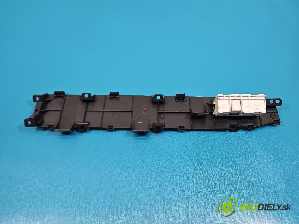 Toyota Prius II XW20 2003-2009 1.5b: 77 HP automatic 57 kW 1497 cm3 5- Zobrazit: 55410-47040 (Prístrojová doska)