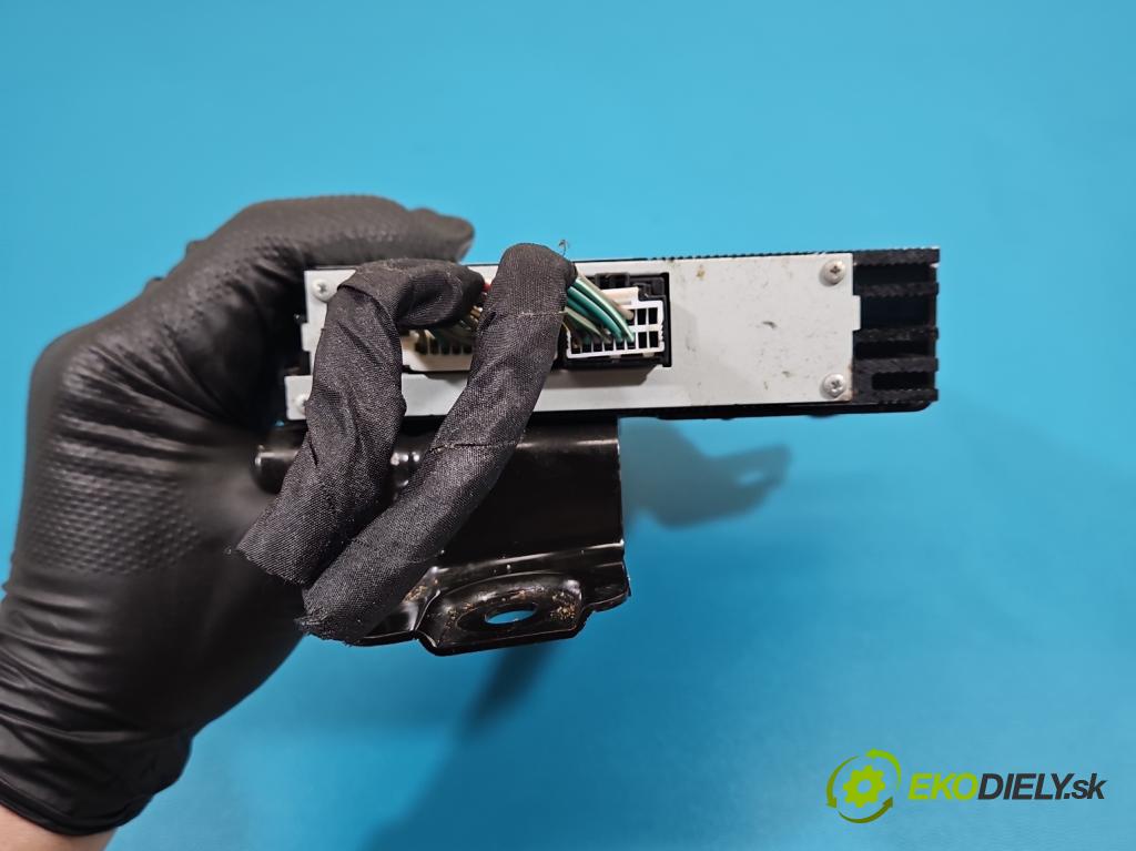 Fiat Freemont 2.0 JTD 170 HP automatic 125 kW 1956 cm3 5- Zesilovač: 05064981AM (Zosilňovač)