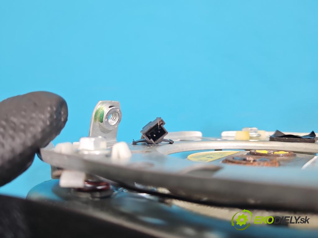 Fiat Freemont 2.0 JTD 170 HP automatic 125 kW 1956 cm3 5- airbag vzduch: Řidiči: 4JE5423KAGN (Airbag)