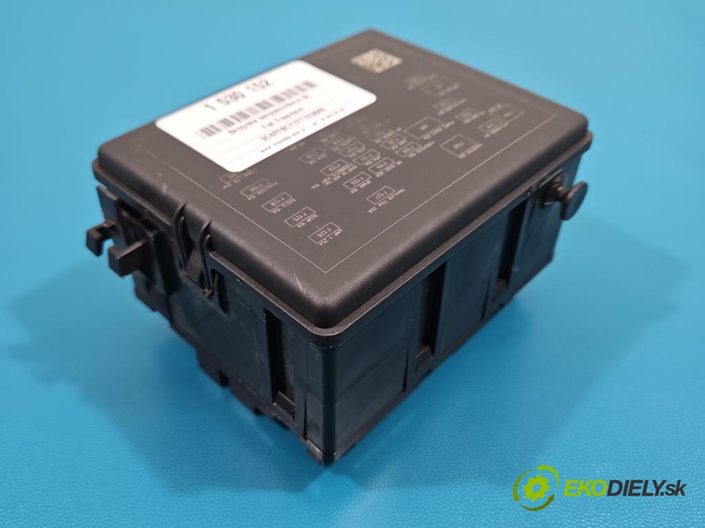 Fiat Freemont 2.0 JTD 170 hp automatic 125 kW 1956 cm3 5- skříňka pojistková 68068355AE (Pojistková skříňka)