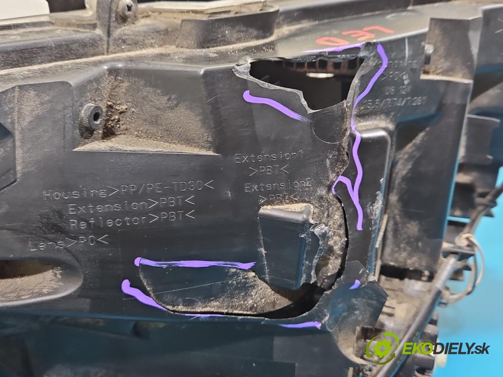 Toyota Rav4 V 2018- 2.5 hybrid 178KM automatic 131 kW 2487 cm3 5- světlo pravý  (Pravé přední světlo)