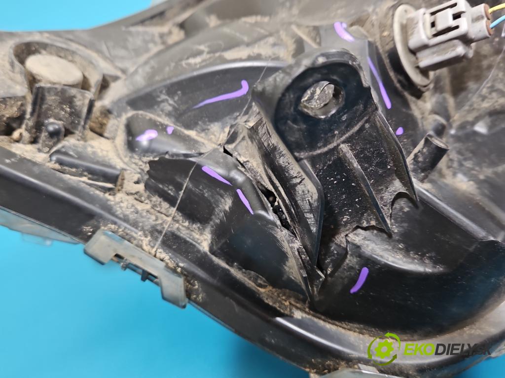 Toyota Rav4 V 2018- 2.5 hybrid 178KM automatic 131 kW 2487 cm3 5- světlo pravý  (Pravé přední světlo)