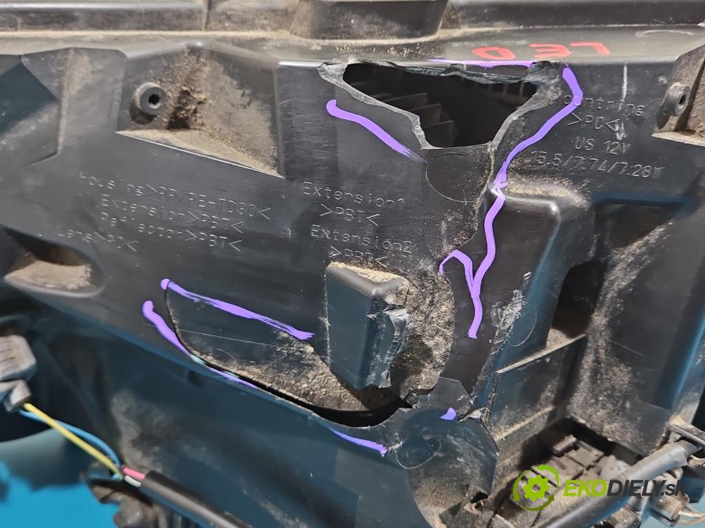 Toyota Rav4 V 2018- 2.5 hybrid 178KM automatic 131 kW 2487 cm3 5- světlo pravý  (Pravé přední světlo)