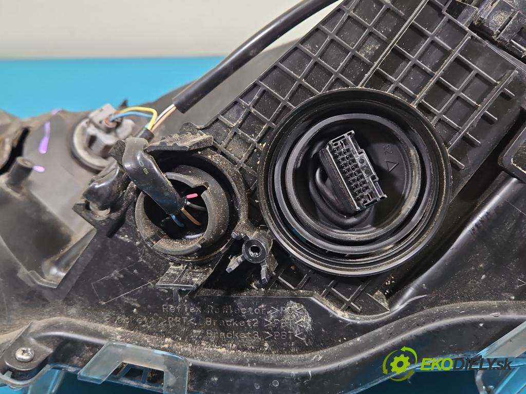 Toyota Rav4 V 2018- 2.5 hybrid 178KM automatic 131 kW 2487 cm3 5- světlo pravý  (Pravé přední světlo)