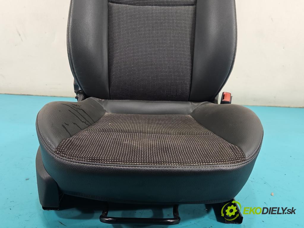 Opel Astra III 2004-2014 1.6 16V 116 HP manual 85 kW 1598 cm3 5- Sedačka pravý  (Sedadlo)