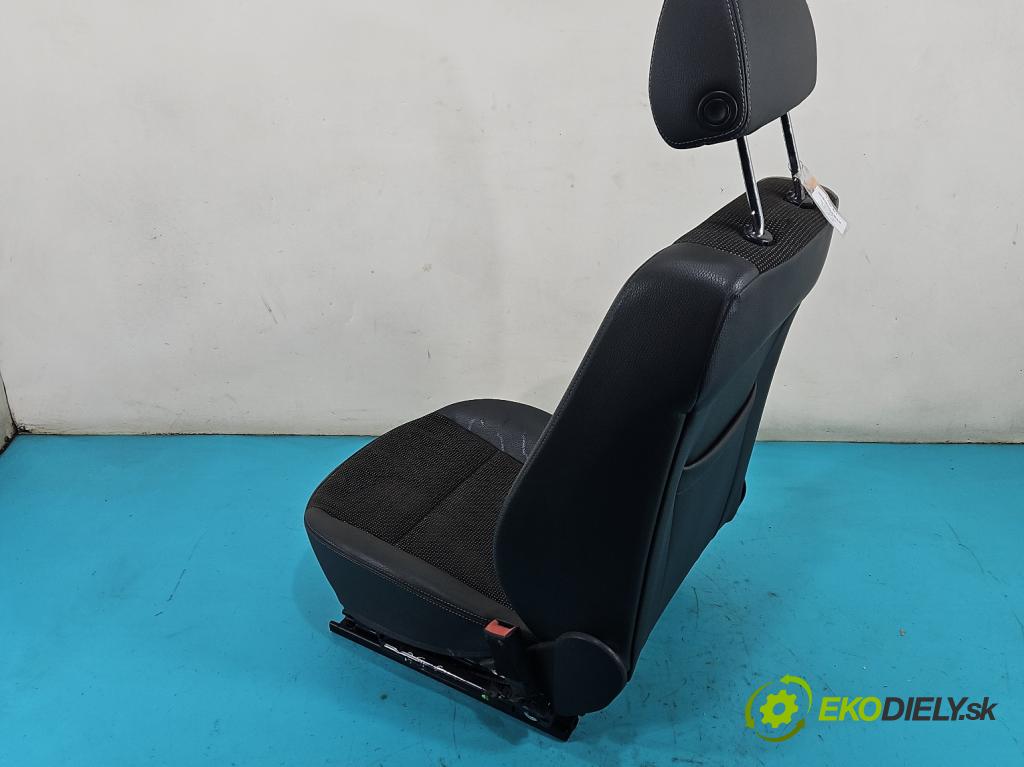 Opel Astra III 2004-2014 1.6 16V 116 HP manual 85 kW 1598 cm3 5- Sedačka pravý  (Sedadlo)