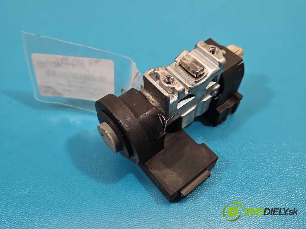 Opel Vectra B 1995-2002 2.0 dti 101 HP manual 74 kW 1995 cm3 4- Spínačka 26037948 (Spínacia skrinka)