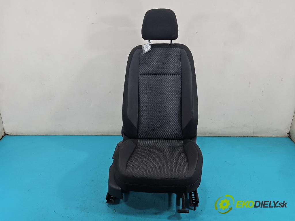 Vw Passat B8 2014 - 1.4 tsi 125 HP manual 92 kW 1395 cm3 4- Sedačka pravý  (Sedadlo)