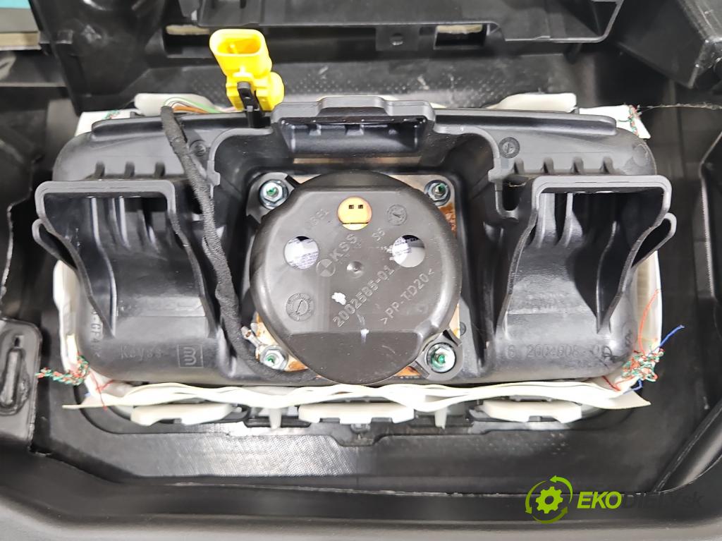 Opel Astra V  2015-2022 1.4 T 125 hp manual 92 kW 1399 cm3 5- kokpit,přistrojova deska