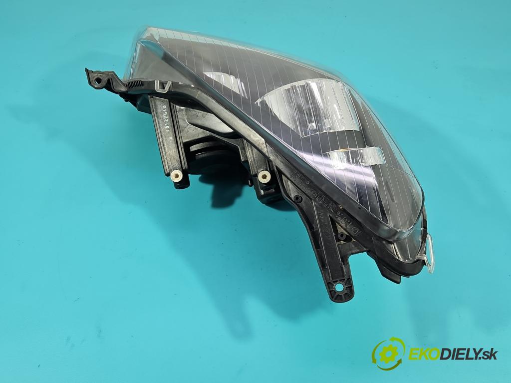 Opel Astra III 2004-2014 1.6 16V 116 HP manual 85 kW 1598 cm3 5- Reflektor: pravý  (Svetlo predné pravé)