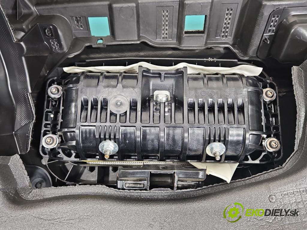 Vw Passat B8 2014 - 1.4 tsi 125 hp manual 92 kW 1395 cm3 4- kokpit,přistrojova deska