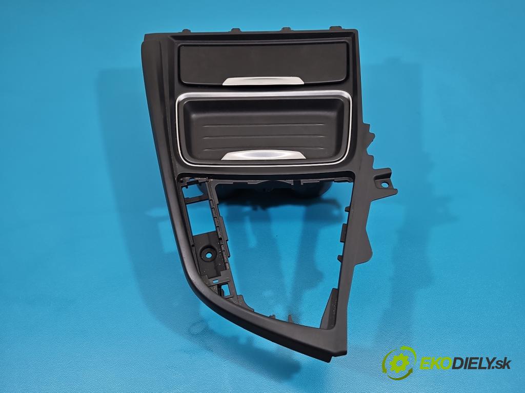 Bmw 3 F30 2011-2018 2.0d 184hp manual 135 kW 1995 cm3 5- Rukojeť: na nápoje: 82197007 (Držiak (úchyt) na nápoje)